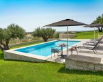 villa-colle-verde-am-pool.jpg