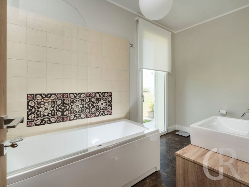 villa-colle-verde-bad-mit-wanne.jpg