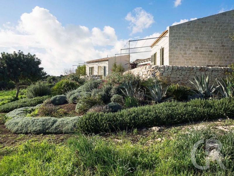 villa-cuore-verde-garten-mit-blick-auf-die-villa.jpg