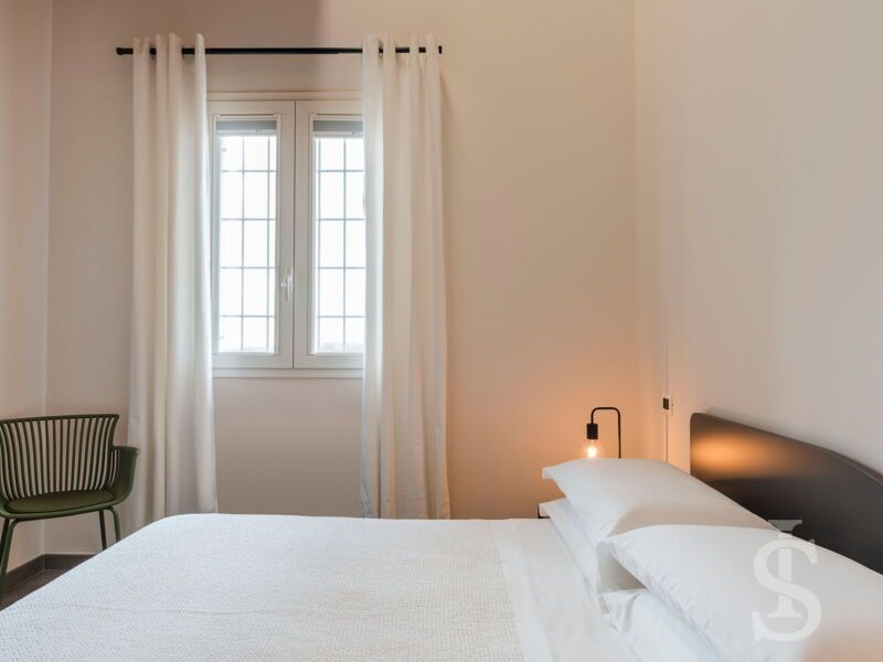 villa-dimora-bufalefi-schlafzimmer-mit-doppelbett-erster-stock.jpg