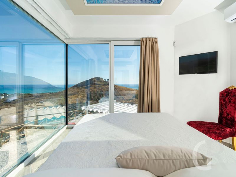 villa-domizia-schlafzimmer-mit-tollem-blick.jpg