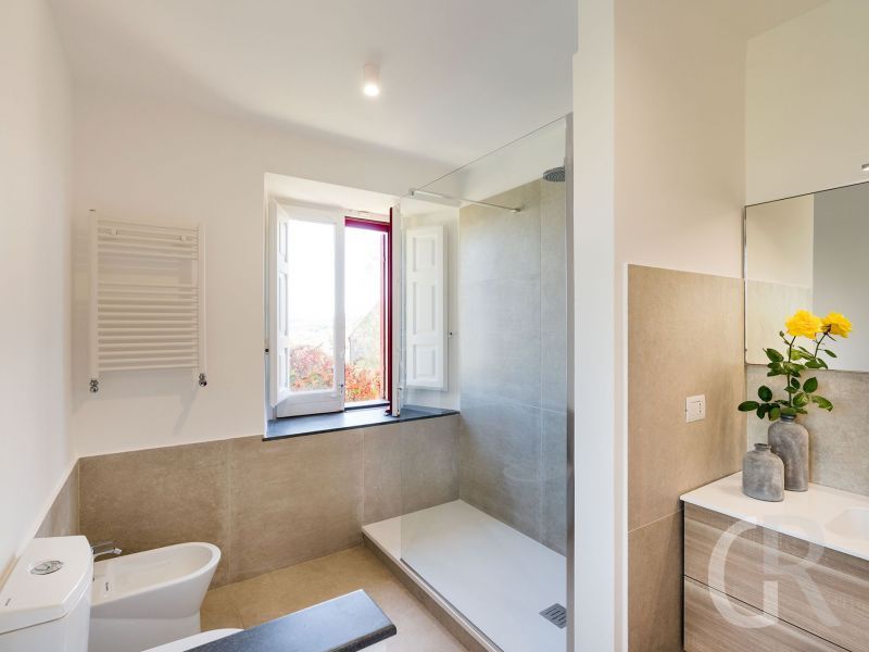 villa-etna-retreat-waschbecken-im-badezimme3r.jpg