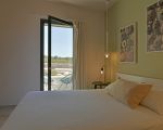 villa-fedra-schlafzimmer-mit-blick-nach-draussen.jpg