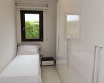 villa-flora-einzelzimmer-mit-kleiderschrank.jpg