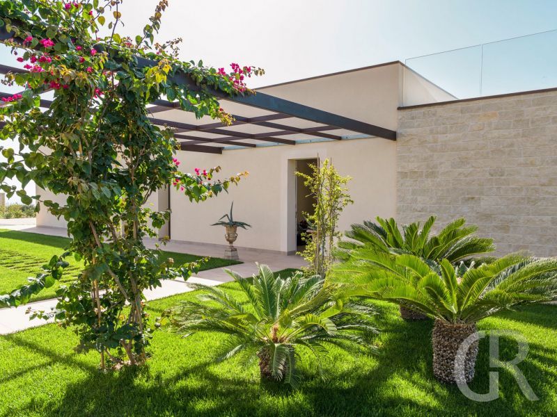 villa-gelso-bianco-angelegter-garten.jpg