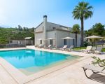 villa-gianos-pool-mit-villa.jpg