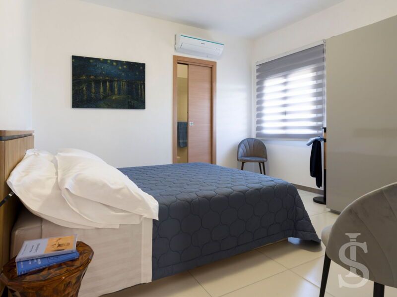 villa-giglio-di-mare-grosses-schlafzimmer-mit-schrank.jpg