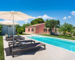 villa-gira-sole-am-pool.jpg