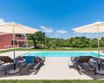 villa-gira-sole-liegen-am-pool.jpg