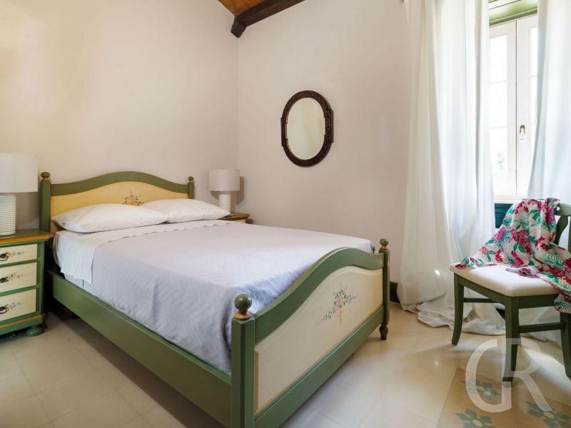 villa-gira-sole-schlafzimmer-mit-bett.jpg