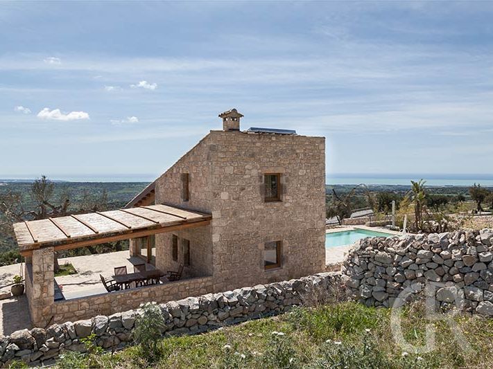 villa-gisolfo-blick-auf-pool-und-ferienhaus.jpg