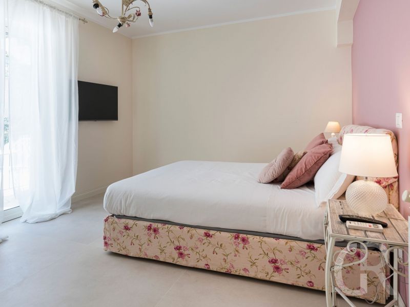 villa-giutitta-rosa-schlafzimmer.jpg