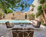 villa-la-forma-sitzgruppe-am-pool.jpg