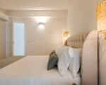 villa-maddalena-grosses-doppelbett-in-beige.jpg