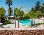 villa-maddalena-schoen-angelegter-garten-mit-pool.jpg
