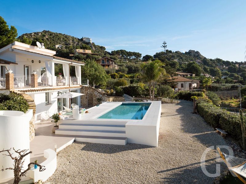 villa-pales-pool-und-villa.jpg