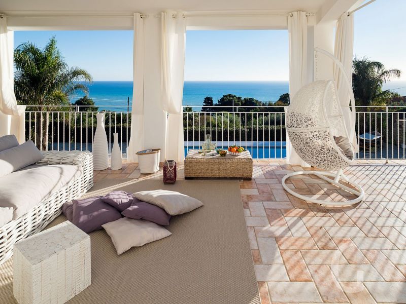 villa-pales-terrasse-mit-meerblick.jpg
