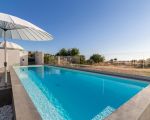 villa-persefone-pool-migt-sonnenschirmen.jpg