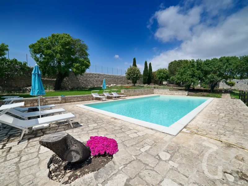 villa-scifazzo-am-pool-der-villa-scifazzo.jpg