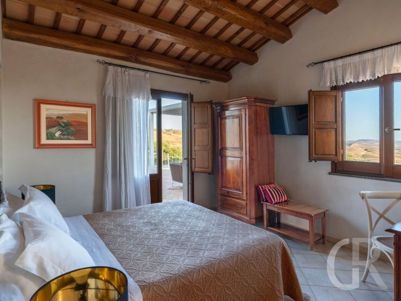villa-tangi-schlafzimmer-mit-bett.jpg