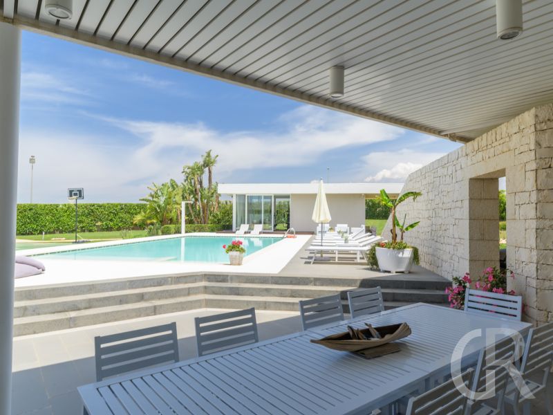 villa-venere-esstisch-auf-der-terrasse.jpg