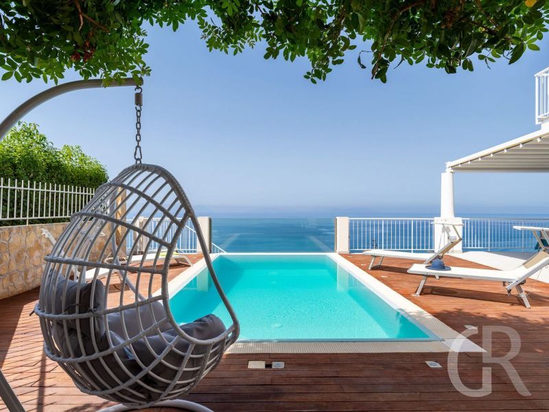 villa-vulcano-pool-mit-terrasse.jpg