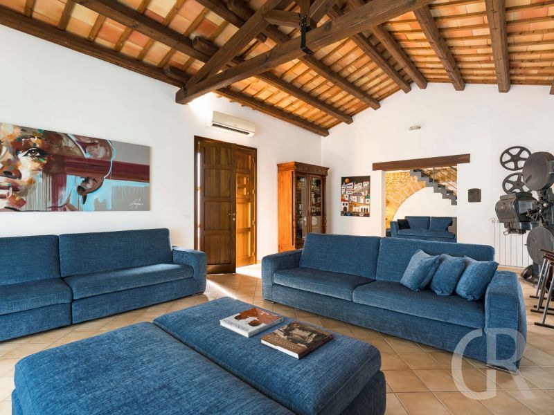 ager-costa-grosser-wohnbereich-mit-sofa.jpg