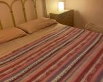 anita-schlafzimmer-mit-doppelbett-und-schreibtisch.jpeg