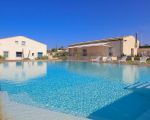 blick-auf-das-haus-und-den-pool.jpg