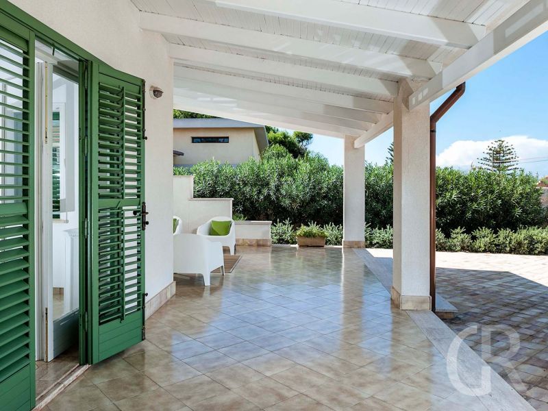 casa-bianca-ueberdachtee-terrasse.jpg