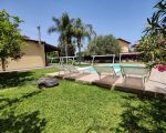casa-limoni-liegen-am-schwimmbad.jpg