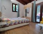 dependance-pergola-blick-zum-doppelbett.jpg