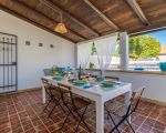 ferienhaus-kairos-esstgisch-auf-der-terrasse.jpg