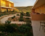 ferienhaus-luna-minoica-terrasse-und-kleiner-garten.jpg