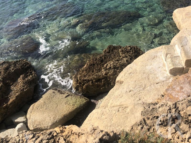 ferienvilla-mmer-mit-felsen.jpeg