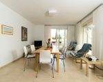 ferienwohnung-antonella-modernes-esszimmer-mit-ausgang-nach-drauen.jpg
