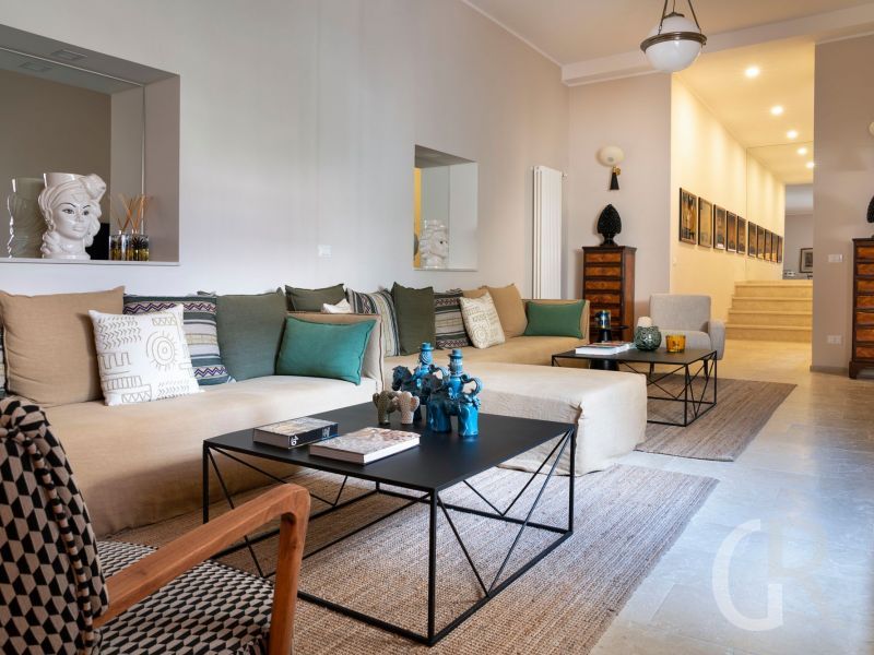 ferienwohnung-aurispa-sofa-im-wohnraum.jpg