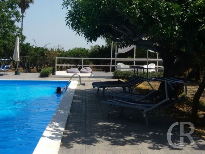 ferienwohnung-catania-schwimmbad-mit-terrasse.jpg