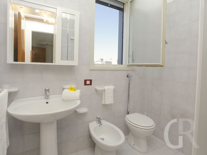 ferienwohnung-marinella-badezimmer.JPG