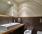 ferienwohnung-platone-bad-mit-waschbecken.jpg
