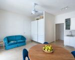 ferienwohnung-siesta-wohnkueche-mit-sofa.jpg