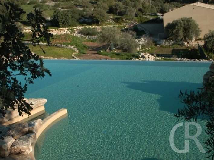 ferienwohnungen-donnafugata-schwimmbad-und-garten.JPG