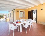 villa-afrodite-ueberdeckte-terrasse.jpg