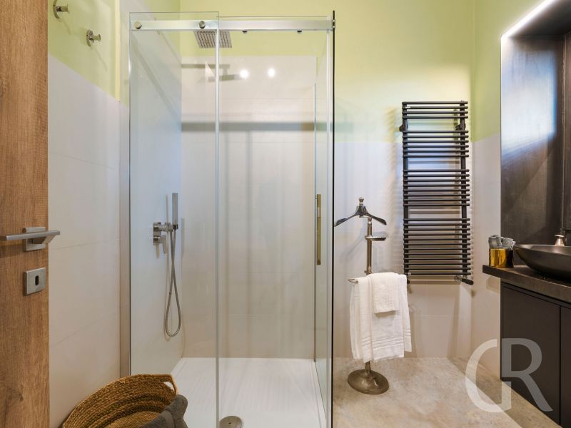villa-agnese-dusche-mit-waschtisch.jpg