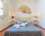 villa-amelia-grosses-bett.jpg