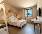 villa-auliva-schlafzimmer-mit-bett.jpg