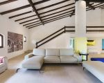 villa-blue-moon-weisses-sofa-im-wohnraum.jpg