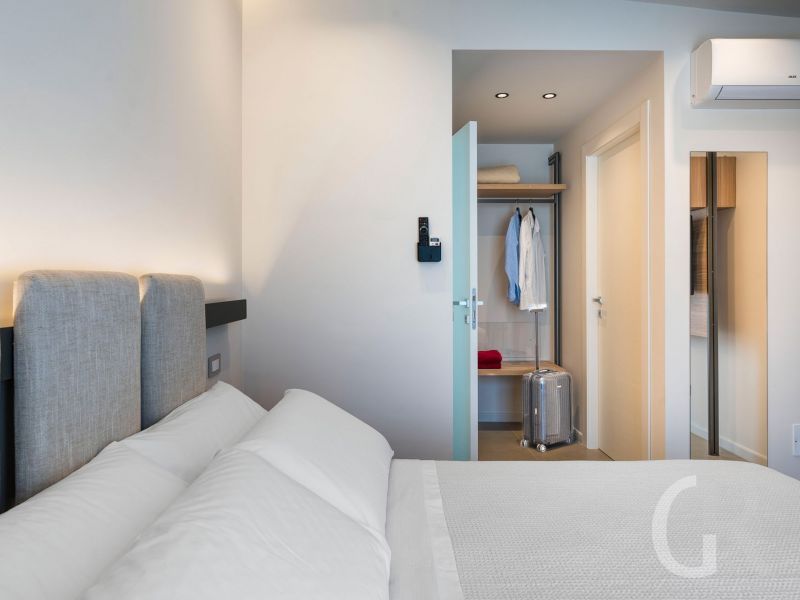 villa-castalia-doppelbett-im-schlafzimmer.jpg