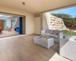 villa-dafne-terrasse-mit-sitzmoebeln.jpg