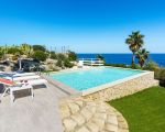 villa-del-mito-pool-mit-sonnenterrasse.jpg